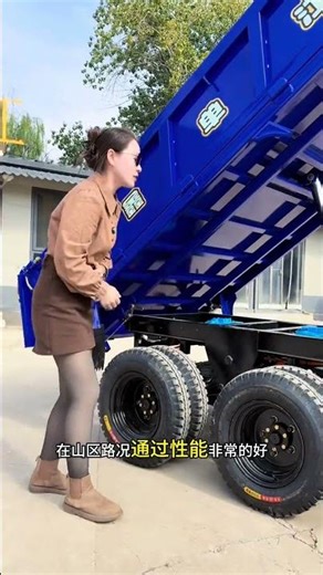 The heavy-duty electric tricycle with 9 tires is the king of hill climbing and the king of heavy