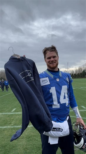 Art so good it needed a fit. 😮‍💨 | Seattle Seahawks