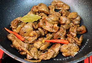 Adobong Atay at Balunbalunan ! Chicken Liver and Gizzard Adobo - Yummy Kitchen