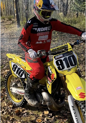 Experience the Thrill of Two-Stroke Motorcycle Sounds