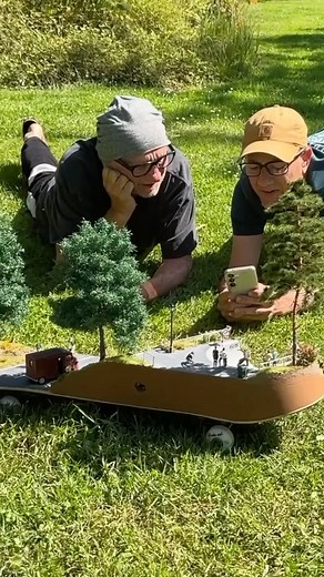 PMR - Pool Model Railroad | Figurenupdate 😎🛹 skate-aid Thanks Titus Dittmann FALLER CREATE Viessmann Model Mininatur / Silhouette #skateboard #skateaid #figur... | Instagram