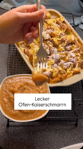 Silke | Sauerteig | Hefe | Rezepte | Pampered Chef ®️ on Instagram: "Für dein Hüttenfeeling zu Hause - Kaiserschmarrn ganz einfach aus dem Ofen 💕 👉🏻Werbung | im Video verwendet: selbst bezahlte Produkte von Pampered Chef Du brauchst für 2 Portionen: 4 Eier (getrennt) 100 g Zucker 150 g Milch 115 g Bio Dinkelmehl 630 1 TL Vanilleextrakt Etwas Zitronenabrieb Rosinen (optional) Den Ofen auf 200 Grad Ober-/Unterhitze vorheizen. Die Eier trennen, das Eiweiß mit einer Prise Salz steif schlagen und 