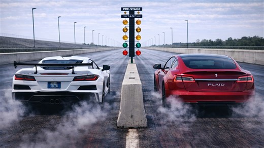 1,064HP Chevrolet Corvette ZR1 vs Tesla Model S Plaid drag race