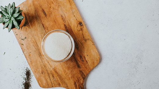 Gardeners are putting sugar on the lawn to make it greener and reduce weeds – but experts urge caution