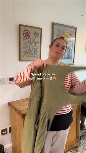 @topsyskitchen on Instagram: "Keeping me booked n busy 👩🏼‍🍳🥣🍪✨ (ps preorders are now open for this week🙂)"