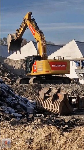 CAT 340 Befüllt Brecheranlage