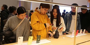 For Apple’s AI Push, China Is a Missing Piece