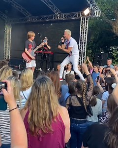 They just found themselves a new guitarist 🎸 | LADbible