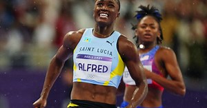 Atleta conquista primeira medalha olímpica de Santa Lúcia ao vencer 100m rasos feminino