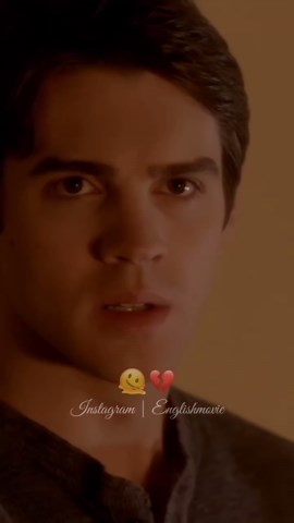 ‎معرفی فیلم | ومپایردایریز | اکسسوری ومپایر‎ on Instagram‎: "کپشنو نخون 🍓🦊 مرسی ک خوندی 🫠❤️ 08:53pm | code 1409 | 14.1K @englishmoviie @englishmoviie @englishmoviie #کلاوس #کول_مایکلسون #کلاوس_مایکلسون #ومپایردایریز #ومپایردایرز #ومپایر_دایریز"‎