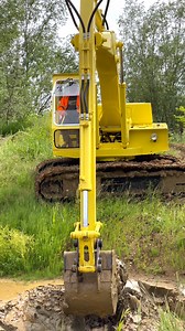 Restored Hymac 580C belonging to Clive Hurt Plant Hire digging mud at the 2021 Link Club working event | Awesome Earthmovers