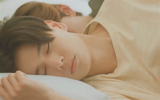 Pond不亏是他泰妲己｜把phuwin迷的不要不要的 刷牙时偷偷回忆，还主动亲亲