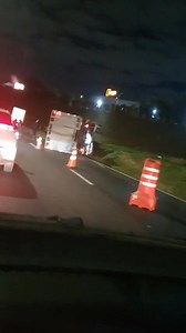 O acidente aconteceu pouco depois da área de escape. Lentidão no trânsito chegou a quase dois quilômetros. Confira 👇 https://www.itatiaia.com.br/cidades/caminhao-que-transportava-gado-tomba-no-anel-rodoviario-de-belo-horizonte | Itatiaia - A Rádio de Minas