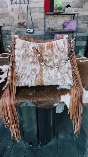 I am in love with this bag! Turned an old #bosal hanger into a strap for a bag. #westernfashion #rodeofashion #cowgirlfashion #cowgirlstyle