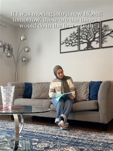 Moving into a new home is exciting — but what you do in the first month matters more than you think 🏡 1. Change the locks & update security 🔑 First thing for peace of mind. 2. Deep clean before fully settling in 🧼 It’s much easier when the home is empty. 3. Set up utilities & update my address 📬 Hydro, internet, insurance, mail — done early. 4. Learn the home 🏡 Breaker panel, water shut-off, heating, maintenance basics. 5. Create a simple budget for the home 💰 Utilities, taxes, maintenance