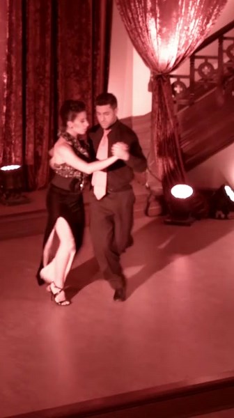 Captivating the streets of Montreal with their passion and elegance! 💃🕺 Hernan and Solange delivering a exquisite tango performance for a show in downtown. 🔥🌆 #tangomagic #montrealdance #passion #showtime #lebalconcabaret #tangoshow #corporateevent #downtownmtl