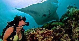 10 Female Scuba Divers Who Are Showing The World How It's Done