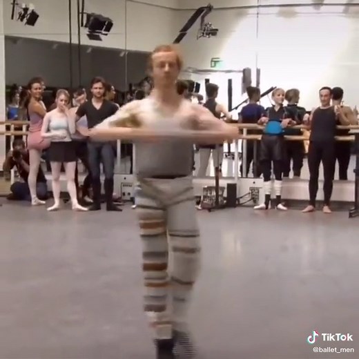 Ballet men #ballet #balletmen #dance #dancedancedanseour #anime #dancemen #baile #acrobacia #piruets #pirueta #ballerino #teatro #royalballet #royal #balletdancer #ballethombre #hombre #balletchallenge #balletclass