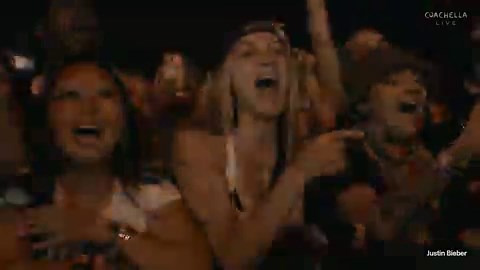 Ça reproche à Justin Bieber de chanter alors que vos artistes font 1h de play-back avec 40 danseurs en arrière-plan. Quand il va faire un Bercy vous avez intérêt à pas venir