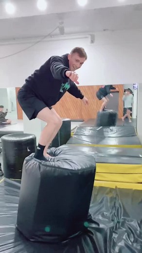 불가능할 거라고 생각한 매트 위 올라가기!! 성공한 사람 직업은 뭘까요? 🤔 Balance Sense Contest #tricking #exercise #acrobatics #팀일루션의도전