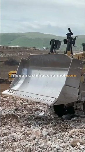 Caterpillar Bulldozer Ripping Hard Bedrock!