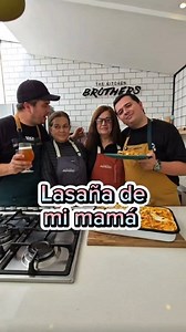 🫶Lasaña de mi mamá🫶 📣Hace unos días Club Colombia nos trajo a Bogotá a nuestra mamá y nuestra tía de sorpresa para el día de la madre! • 🍝El video se hizo viral y mucha gente nos pidió la receta de la Lasaña!! Asi que que mejor que ellas la enseñen! • Ingredientes: - Cebolla cabezona - Zanahoria - Ajo - Carne molida - Vino tinto - Agua - Caldo en cubo - Orégano - Salsa Napolitana - Leche - Fecula de maiz - Mantequilla - Ajo en polvo - Crema de Leche - Nuez Moscada - Pasta de lasaña - Queso M