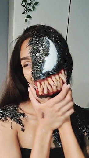 maybe I'll just keep it on my face for the rest of my life? 🤷🏽‍♀️👽#venom #sfxmakeup #fypシ