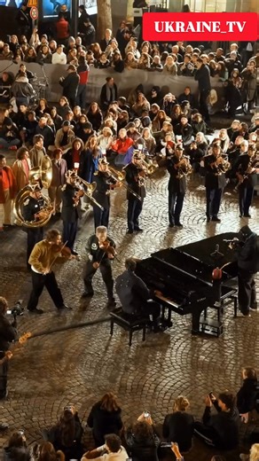 Flashmob with Ukrainian Shchedryk (Carol of the Bells) in Paris | In Ukraine