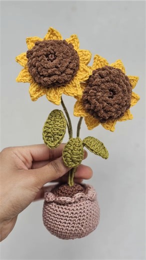 Crochet Sunflower Pot #crochet #crochetsunflower #crochetflower #crochetdecor #deskdecor #sunflower