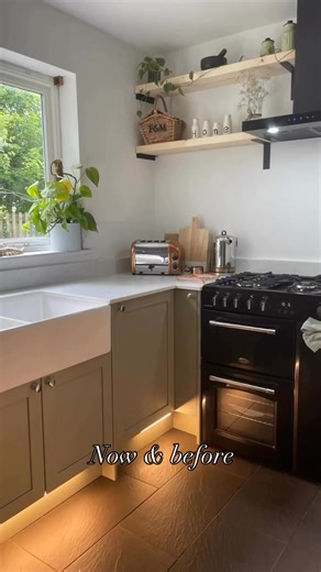 Our bold dual fuel Farmhouse 90cm range cooker in black creates a...