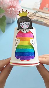 Let’s play princess dress-up together. You can complete it with just two paper cups. Try it with your children! #parent-child handmade #handmade diy #kindergarten handmade #paper cup handmade #homemade toys | paper craft