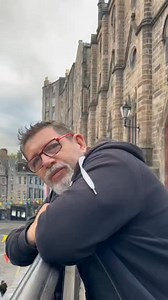 Victoria Street, Edinburgh 🏴󠁧󠁢󠁳󠁣󠁴󠁿❤️ #ForeverEdinburgh #edinburgh #scozia #viaggiare #visitscotland #travelblogger #discoverscotland #scotland | A Taste of Scotland Tour