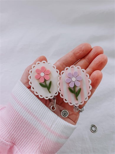 Flower Badge Reel, Daisy Scallop Retractable ID Holder, Nurse Badge Reel, Spring - Etsy