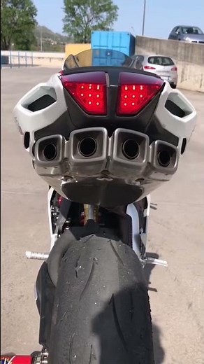 MV Agusta F4 R - The Queen Beauty Performance revs her Engine Sound Power