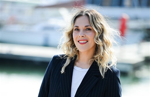 Vanessa Paradis, sa sœur Alysson, se confie sur leur relation : « On est très proches » - Elle