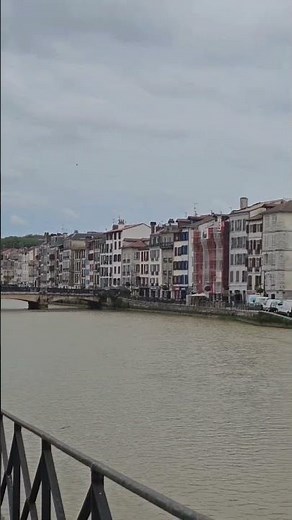 This is why Bayonne is called the Venice of the Basque Country - Stilt houses in Bayonne