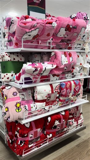 hello kitty valentine’s day blankets 🎀 #cute #haul #homegoods #xyzbca #hellokitty