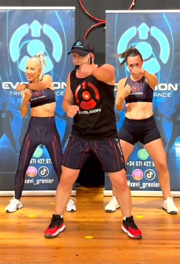 🔥💥 I LIKE TO MOVE IT 💥🔥 Tengo una pregunta… 👇 ¿De verdad crees que llegarías hasta el final? 😈😂 Porque una cosa es escuchar este temazo… Y otra muy diferente es bailarlo completo. 🥵🔥 🎶 I LIKE TO MOVE IT 🎶 ⚡ Cardio al máximo. 💪 Resistencia total. 🔥 Energía de principio a fin. Y cuando piensas… 😏 “Ya está…” La coreografía te recuerda que todavía queda lo mejor. 😂 👇 Sé sincero: 🔥 LA TERMINO SIN PARAR 🥵 NECESITO UNA PAUSA 😂 SOLO VERLA YA ME CANSÓ 💬 Te leo. ❤️ Etiqueta a quien sie