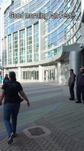 We’re here!!! Hearing that some people camped out overnight to be in the front…. #ffxiv #ff14 #ffxivfanfest
