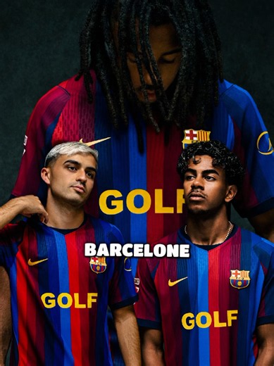 C’est officiel ! Le FC Barcelone vient de dévoiler son maillot spécial pour le prochain Clasico face au Real Madrid, prévu le 25 octobre ! #barcelona #barca #maillot #fcbfemení