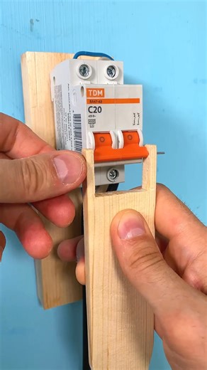 How to close the circuit breaker securely_ _diy _tips _electrical _shorts #trendingreel #viralreel #usreel #amazingreel | Beamish