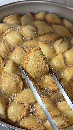 #ขนมกระหรี่พัฟแม่ศรี #กระหรี่พัฟ #กระหรี่ปั๊บ #เขื่อนสิรินธร #อุบลราชธานี