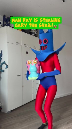 👾Man Ray is stealing Gary the snail🐌! Catch him! Cosplayed by @svperdone #bikinibottommall #garythesnail #manray #spongebob #spongebobsquarepants #spongebobfanart #spongebobart #spongebobfans #spongeboblover #spongebobcraft #spongebobfunny #sbsp #garystool #garytable #garysidetable #garycoffeetable #spongebobmemes
