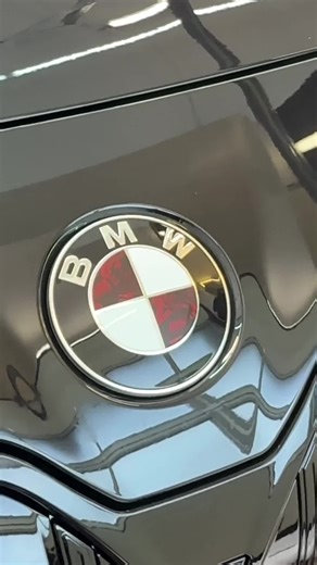 Red Forged Carbon Emblem: BMW 7 Series Sport-Luxury Blend 🔴🖤 Red forged carbon vinyl transforms the BMW 7 Series emblem into a bold sport-luxury statement. Texture replaces chrome while color adds controlled aggression. Flagship luxury doesn’t have to be conservative. Would you push a 7 Series this far? 👀 #BMW7Series #ForgedCarbon #LuxurySport #EmblemWrap #CarStyling