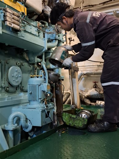 How to Clean a Centrifugal Oil Filter Effectively