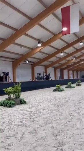 In two weeks, CSI Youth kicks off 7-9 November🐴✨ Thursday we kick off with the “springkussenfestijn” in the big indoor arena 🏰 Later, everyone is invited to the welcome event in the Indoor Restaurant 🥂 Friday evening we have a Team Estafette (without horses)🏃🏼‍♀️🏃🏼 Check out this reel from last year! ⬆️🎥 Saturday night = party night! With DJ & live singer happy hour and small bites🍸🎉🪩👯 🔔 This weekend we announce the amazing partners and prizes of the CSI Youth 2025 🔔 Don’t miss the