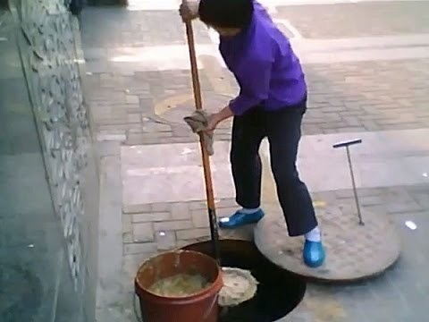 WARNING: Gutter Oil In China Used In Street Food