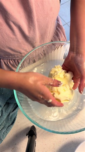 Let’s make homemade butter! Pairing it with our Classic sourdough loaf was just *chef’s kiss* 🥖😘 This was so easy and delicious!! #homemade #howtomakebutter #sourdough #diy #baking