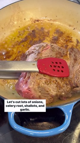RUHAMA SHITRIT on Instagram‎: "RAS EL HANUT CHUCK ROAST!🥩 Follow this recipe and you will have a delicious meal that will be the star of your table! 🌸 3-hour slow cook chuck roast, seasoned with Ras El Hanut and lots of caramelized onions! 😋 Perfect for Passover🌸 Follow @ruhamasfood for more!💜 RECIPE 👇 . . צלי בשר בבישול איטי עם בצלים מקורמלים! 🌸 מתכון בתגובות👇 . . Recipe: Ingredients- 4 pounds of Chuck Roast, liberally seasoned with sea salt and black pepper 1/4 cup of olive oil 1 teasp