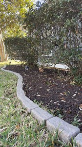 Yard upgrades, made easy. 🔨 When you can't do heavy lifting or digging but still want to complete outdoor projects, Beuta edging is a perfect solution. Shipped right to your door and installed in minutes it doesn't get simpler than this. All you need to do is bring a hammer (and some mulch)! | Beuta